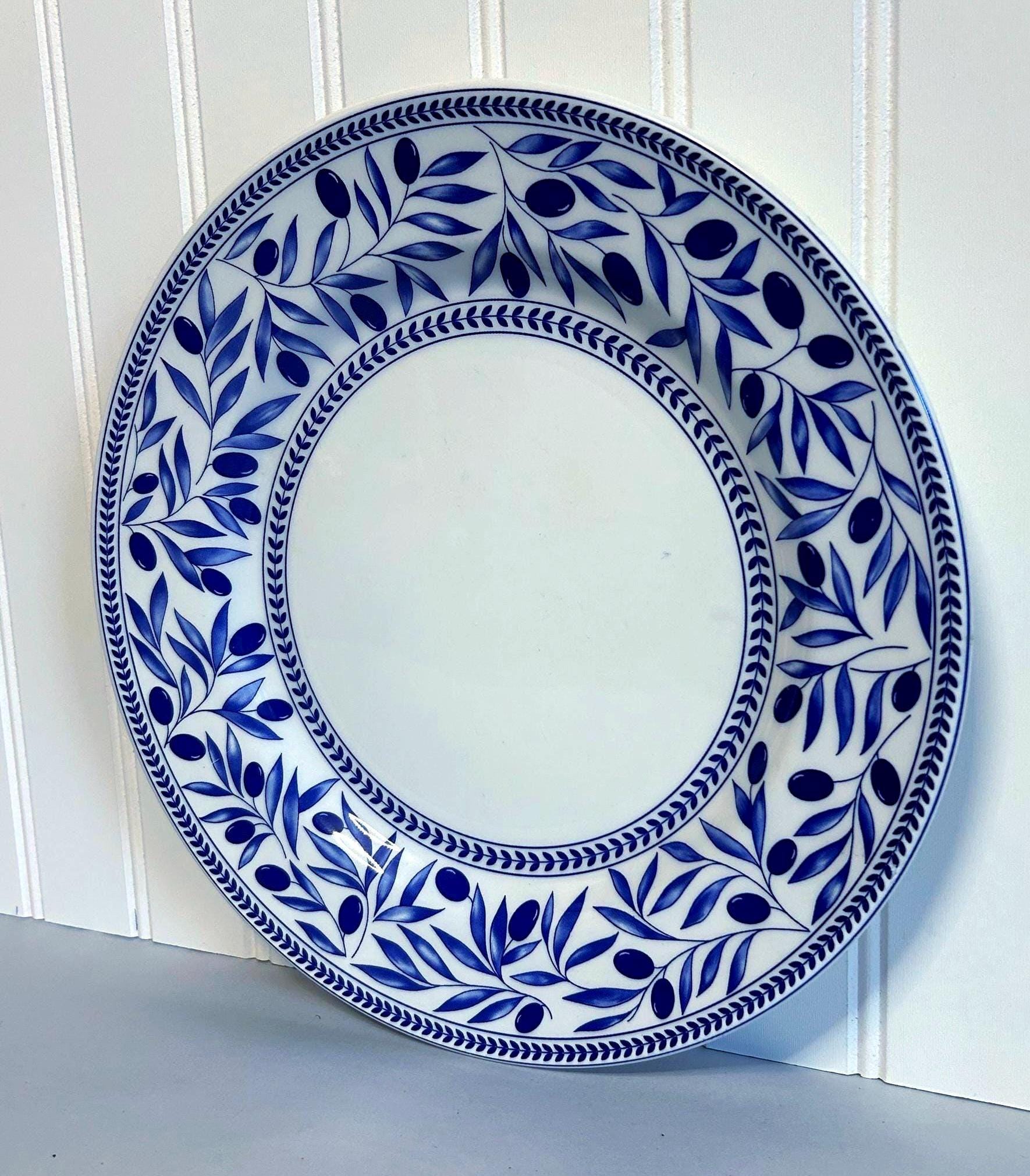 ヴィンテージの青と白の花柄クアドリオリオ陶器プレート（イタリア製