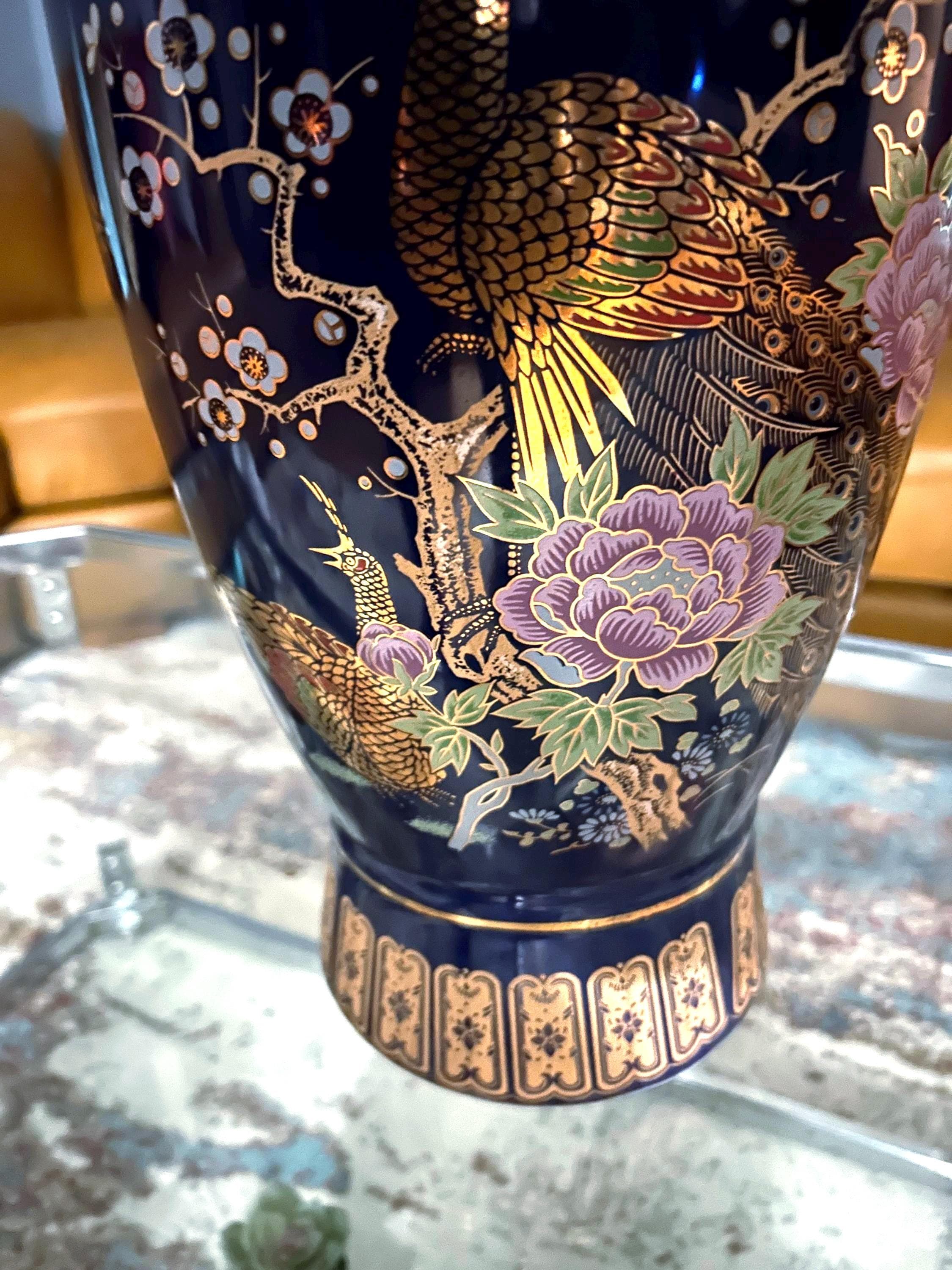 ヴィンテージ コバルトブルー 日本製磁器花瓶：金縁、孔雀と花柄の
