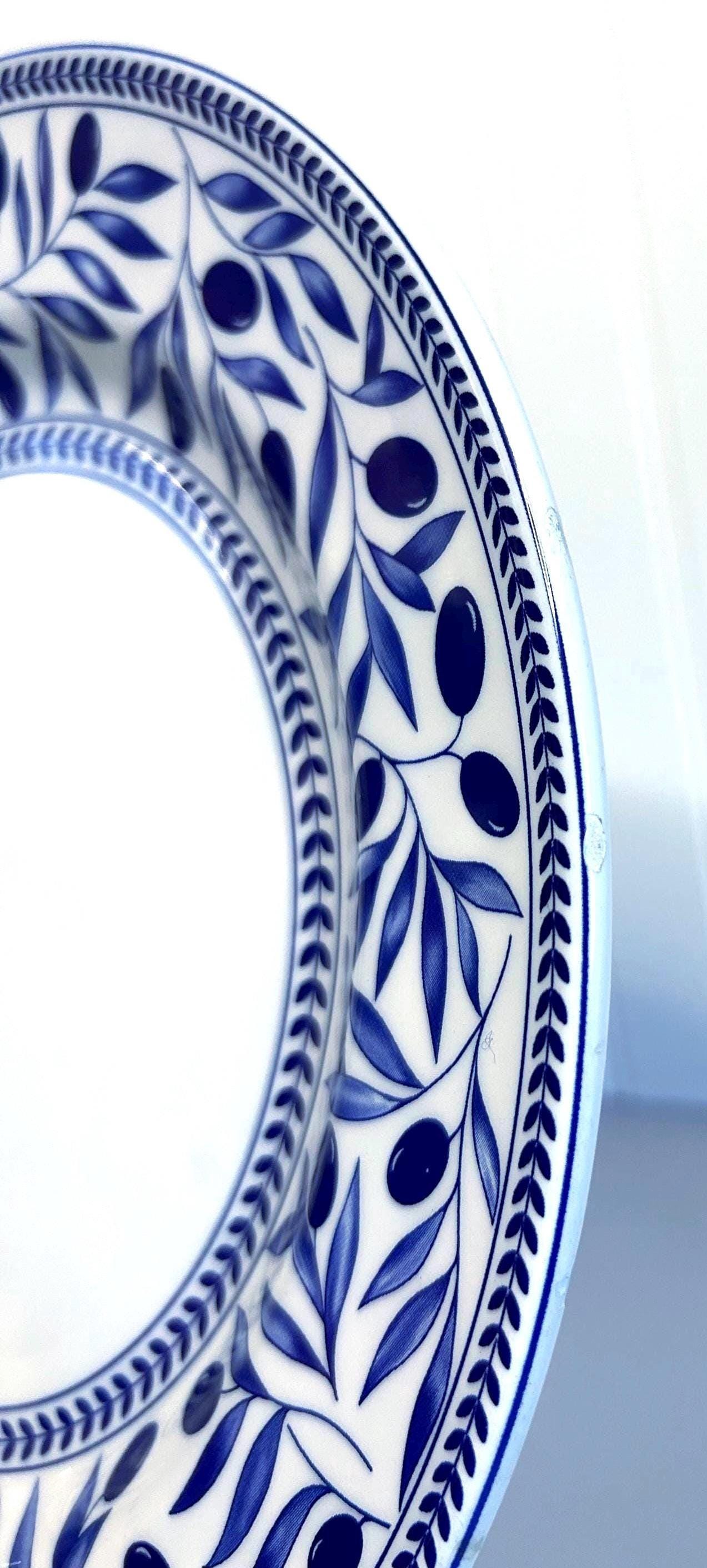 ヴィンテージの青と白の花柄クアドリオリオ陶器プレート（イタリア製