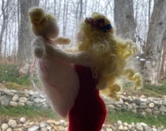 Mother And Toddler Daughter Wool Doll Sculpture