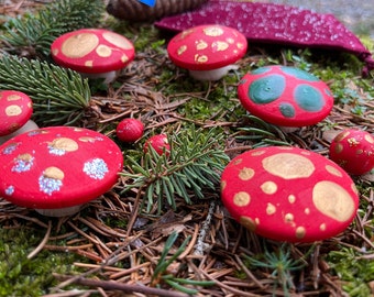 Fairy Ring of Wooden Red Mushrooms, and Green one with a Color-Changing Secret!       e