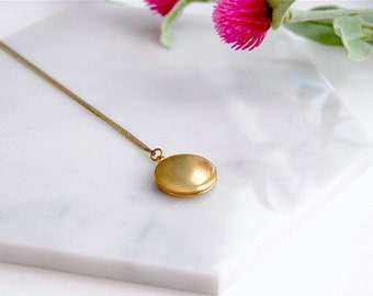 Round Locket Necklace | Circle Charm Keepsake Jewelry | Gold Locket Pendant