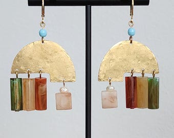 Pendientes de cuentas vintage con motivos naturales / Pendientes colgantes de arco de latón martillado / Joyería bohemia hecha a mano