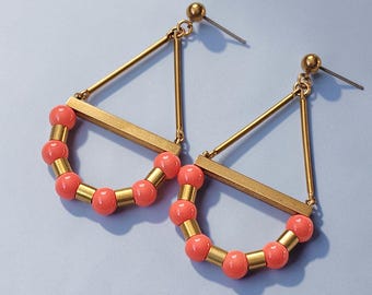 Pendientes de cuentas de vidrio en forma de lágrima / Pendientes geométricos de latón / Joyería bohemia colorida hecha a mano