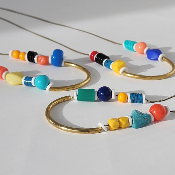 Veelkleurige vintage ketting met kraal en messing | Messing boog gelaagdheid ketting | Kleurrijke statement-sieraden met kralen