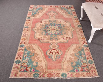 Tappeto turco vintage 4,5x7,9 piedi (137 x 240 cm), tappeto ikat rosso e blu