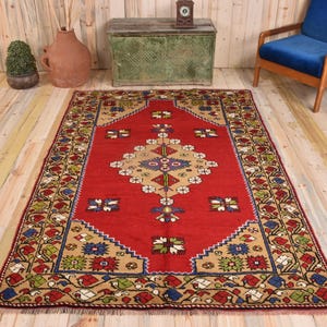 Alfombra turca vintage de 5x7,3 pies, alfombra de lana lisa roja.