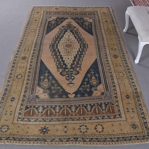 Vintage Rug, Turkish Rug, Large Rug, Antique Rug, Rugs For Living Room, 5.7x9.8 ft Beige Rug, Hand-Knotted Oriental Rug, Anatolian Rug,