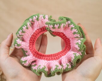 Floral Pet Bib Dainty Daisy Scarf for Pet Lovers Handmade Crochet Soft Pet Bandana Aesthetic Cottagecore Neckwear Unique Kitten Accessory