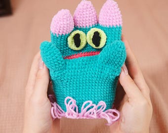 Quirky Eye Puppet Glove Surreal Blue and Green Eyeball Hand Knitted Monster Hands Weirdcore Aesthetic Sensory Toy Creative Crochet Gift