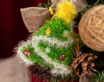 Artisan Duo-Tone Crochet Christmas Tree Soft Bicolor Stripe Pine Hanging Decor Whimsical Needlework Holiday Bauble Forest Fusion Winter Gift