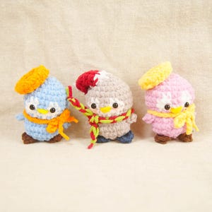 Winteruilenset van zacht fluweel, trio van knuffeldieren, kleurrijke decoratie voor de kinderkamer, handgemaakt gehaakt, schattige vogelbundel met muts en sjaaltjes, cadeau voor een kind