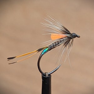 Cruncher - Nymphe mit schwarzem Federkörper auf Forelle & Äsche. Loch / Fluss Muster. Geschenk für Angler und Fischer-Memorabilia-Sammler