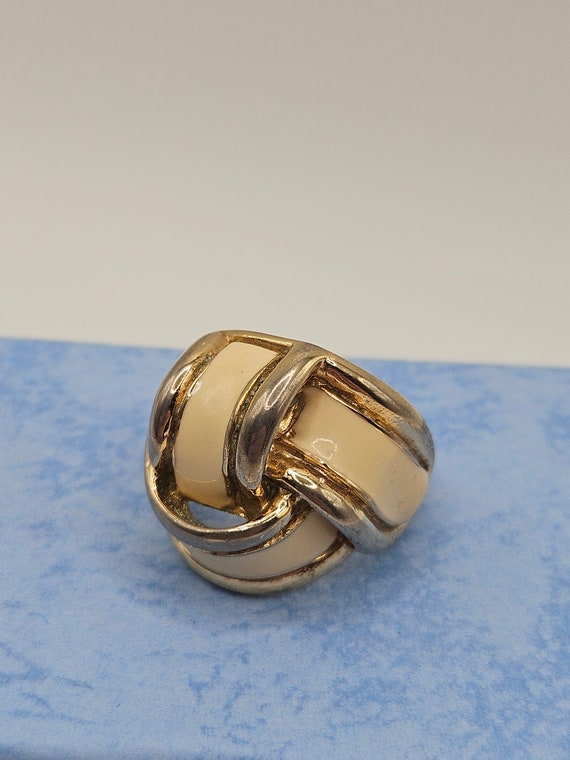 Vintage 18KT HGE Gold with White Enamel Twisted R… - image 2