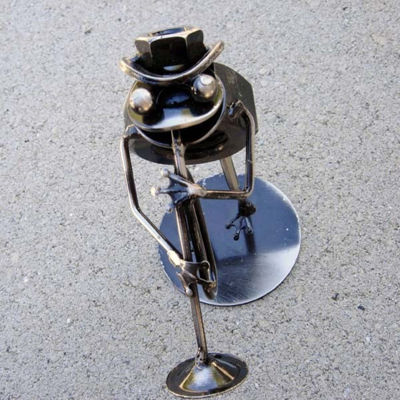 Mr. FROG the TRUMPET PLAYER Metal Sculpture Stationary image 2