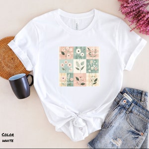 Flower Graphic Tee, Meadow Flower Shirt, Watercolor Floral Top, Botanical T-shirt, Wildflower Tee, Womens Tshirt, Checkered Board
