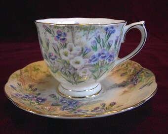 ¡A LA VENTA YA! Taza y platillo con flecos de genciana de Royal Albert, vintage, PM576