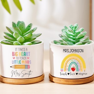 Personalized Appreciation Teacher Plant Pot,Custom Flower Pot For Teacher,Gift for Teacher,Thank You For Helping Me Grow,Custom Plant Pot.