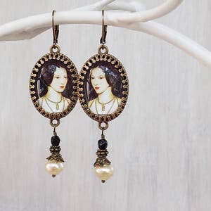 Anne Boleyn Earrings - Tudor Earrings - Elizabethan Jewelry - Tudor Jewelry - SCA - Cosplay Earrings - Historical Jewelry - Faire Earrings