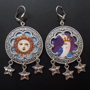 Tarot Ohrringe, Sonne und Mond, asymmetrische Ohrringe mit Mond und Sternen, blaue und violette Ohrringe, Boho Schmuck, heidnischer Schmuck