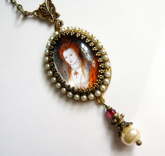 Items similar to Queen Elizabeth Necklace with Pearls and SCA