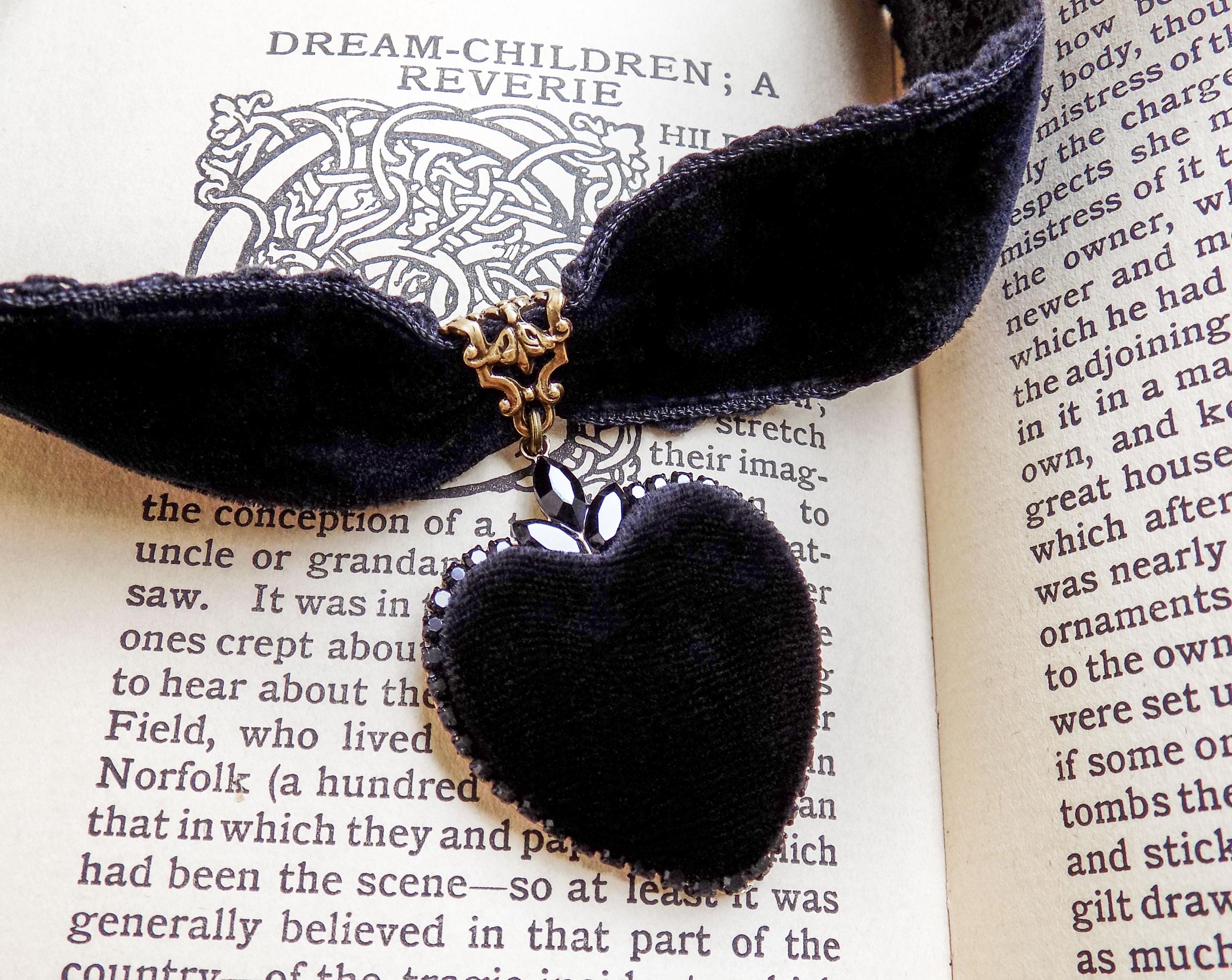 Black Velvet Heart Choker: Gothic Jet Stone Collar, Exclusive Design