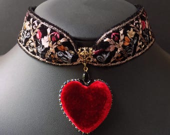 刺繍入りベルベットハートチョーカー、フェアリーコア・ウィムジーゴスネックレス、ブラック、レッド、ディープブルー