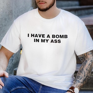 Maglietta con la scritta &quot;Ho una bomba nel culo&quot;, maglietta con un meme offensivo divertente, regalo imbarazzante, maglietta inappropriata per l&#39;aeroporto