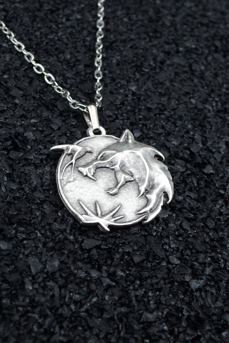 Witcher Rolo Chain Witcher Medallion Necklace: Geralt Rivia Silver Pendant, Unisex - Etsy