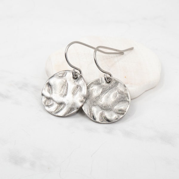 Pendientes colgantes de plata antiguos - Pendientes de plata antiguos - Pendientes de gota pequeños - Pendientes de plata martillados pequeños - Pendientes de gota diminutos