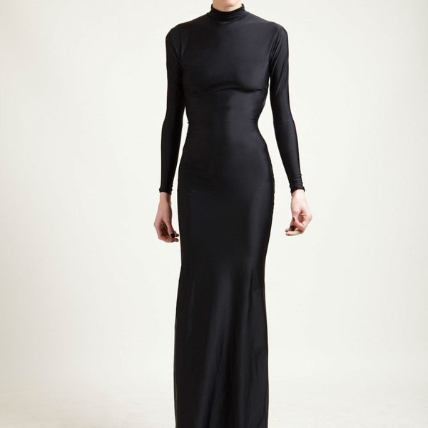 Zwanenhals maxi jurk met trein in Caviar Black of Stingray kunstleer
