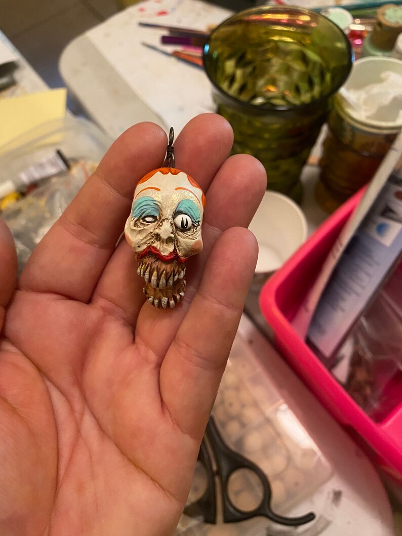 Creepy Screaming Lady Clown Horror Sculpture Zombie Head Pendant