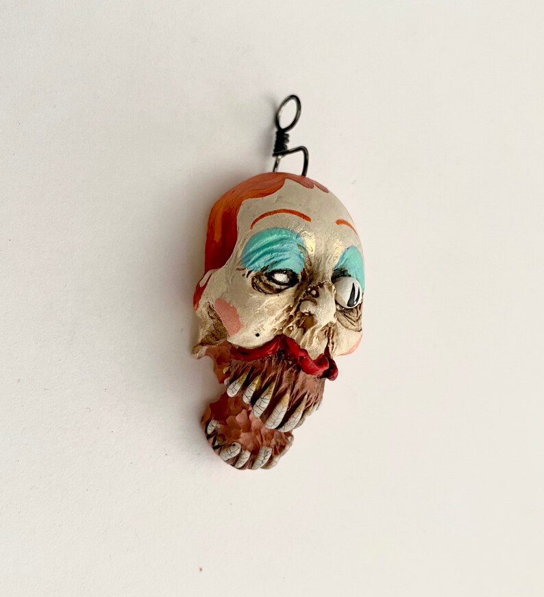 Creepy Screaming Lady Clown Horror Sculpture Zombie Head Pendant