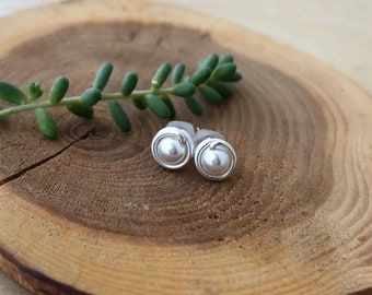 Pearl Stud Earrings - White / Small Stud Earrings / Pearl Earrings / White Pearl Earrings - 4mm