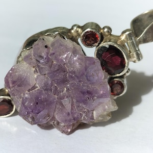 Vintage Handmade Pendant, Raw Amethyst Geode Surrounded by 4x Rhodolite Garnets in Massive Sterling Silver, 55 mm 20.6 g