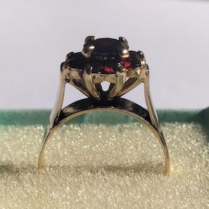 Vintage Handmade 9ct Yellow Gold with 1 Large and  9x Smaller Natural Garnet Multi Gem Ring Size N1/2 (17.13mm), 3.6 g
