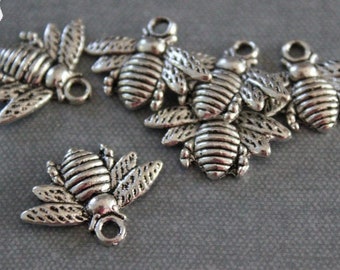 Bee Charms - set of 6 - Embellishment, Charm, Jewelry Making, Bracelet - Antique silver Supplies Supply