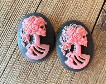 2 Skull Cabochons,  unset - 40/30 - Black and Pink, Halloween Victorian Resin Cameo Jewelry Supply Kawaii Cosplay Costume