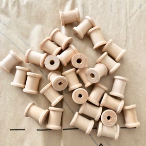 Wholesale 10PCS Large Small Size Wooden Thread Spool DIY Home Tool  Accessory Wood Thread Lace Webbing