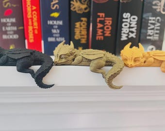 Sleeping Baby Dragon Shelf Sitter – Fourth Wing Inspired Fantasy Book Décor, Cute Dragon Figurine Gift for Readers