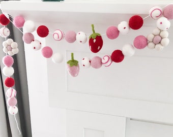 Summer Daisy Strawberry Felt ball garland/Summer Felt Garland/Strawberry Party Decor/Berry Sweet Party/ Pom Pom Garland/Sweet One banner