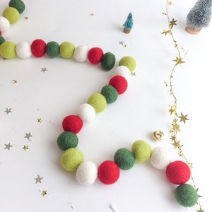 Red Green Christmas Holiday Felt Ball Pom Pom Garland/ Holiday Garland/Modern Holiday Decor/ Christmas Mantel decoration/Christmas felt ball