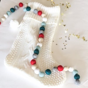 Navidad vacaciones fieltro bola Pom Pom Garland / Guirnalda de vacaciones / decoración de vacaciones modernas / decoración de Navidad Mantel decoración / decoración de Navidad / decoración roja