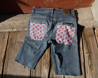 Short long upcycling jean customisé poches fesses imprimé wax ethnique rouge!