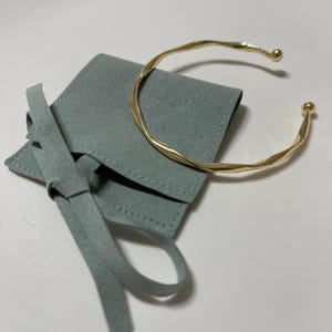 Gold bangle