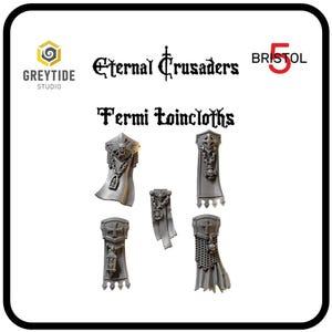 Può includere: Cinque mini-gonne in plastica grigia per giochi di guerra da tavolo. Le gonne presentano vari disegni, tra cui un teschio, una croce e una catena. Il testo "Eternal Crusaders Bristol 5" è visibile nella parte superiore dell'immagine.