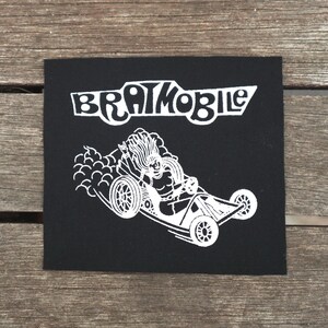 Naszywki Riot Grrrl – Bikini Kill, Bratmobile, Huggy Bear, Heavens to Betsy Bratmobile Full Art