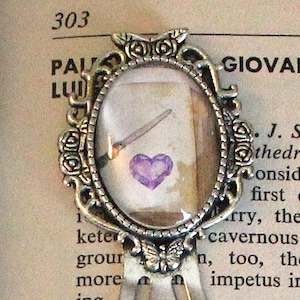 Abrecartas con forma de libro, corazón de cristal morado, cabujón plateado, marcapáginas
