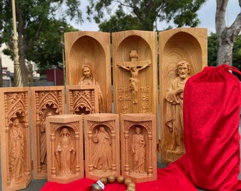 Mini folding wooden statue set of Holy Family: 15cm high, 18cm wide, 7cm folded.The set is 25cm high, 26cm wide, 10cm folded .