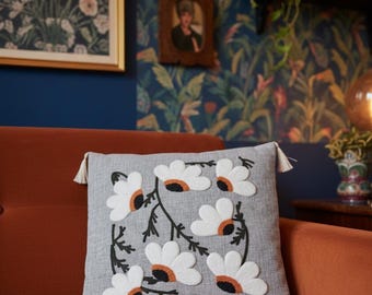 Handmade Punch Needle Daisy Pillow Cover – Embroidered Linen Cushion